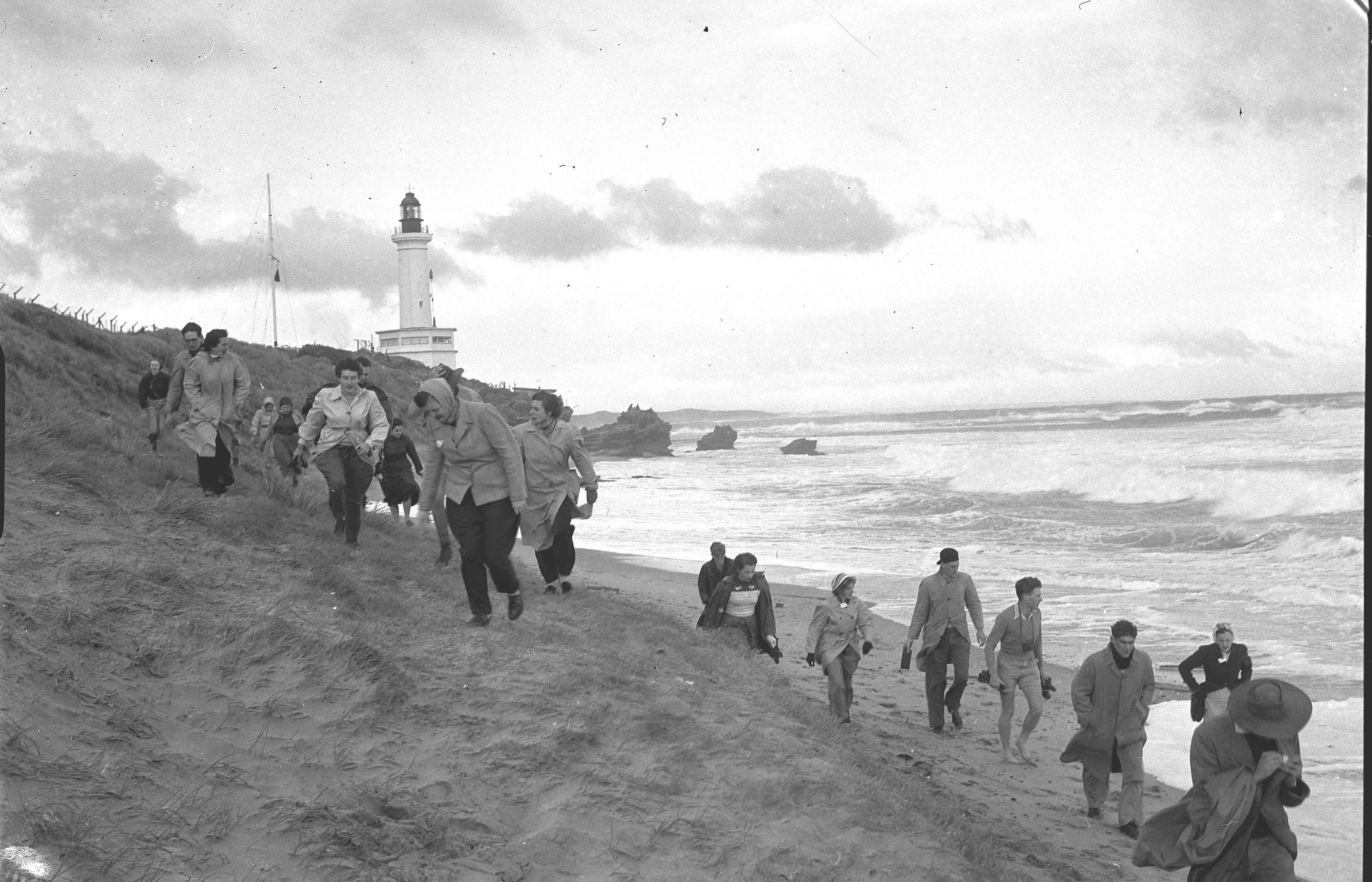 1951_2iv_BeachPtLonsdale.jpg